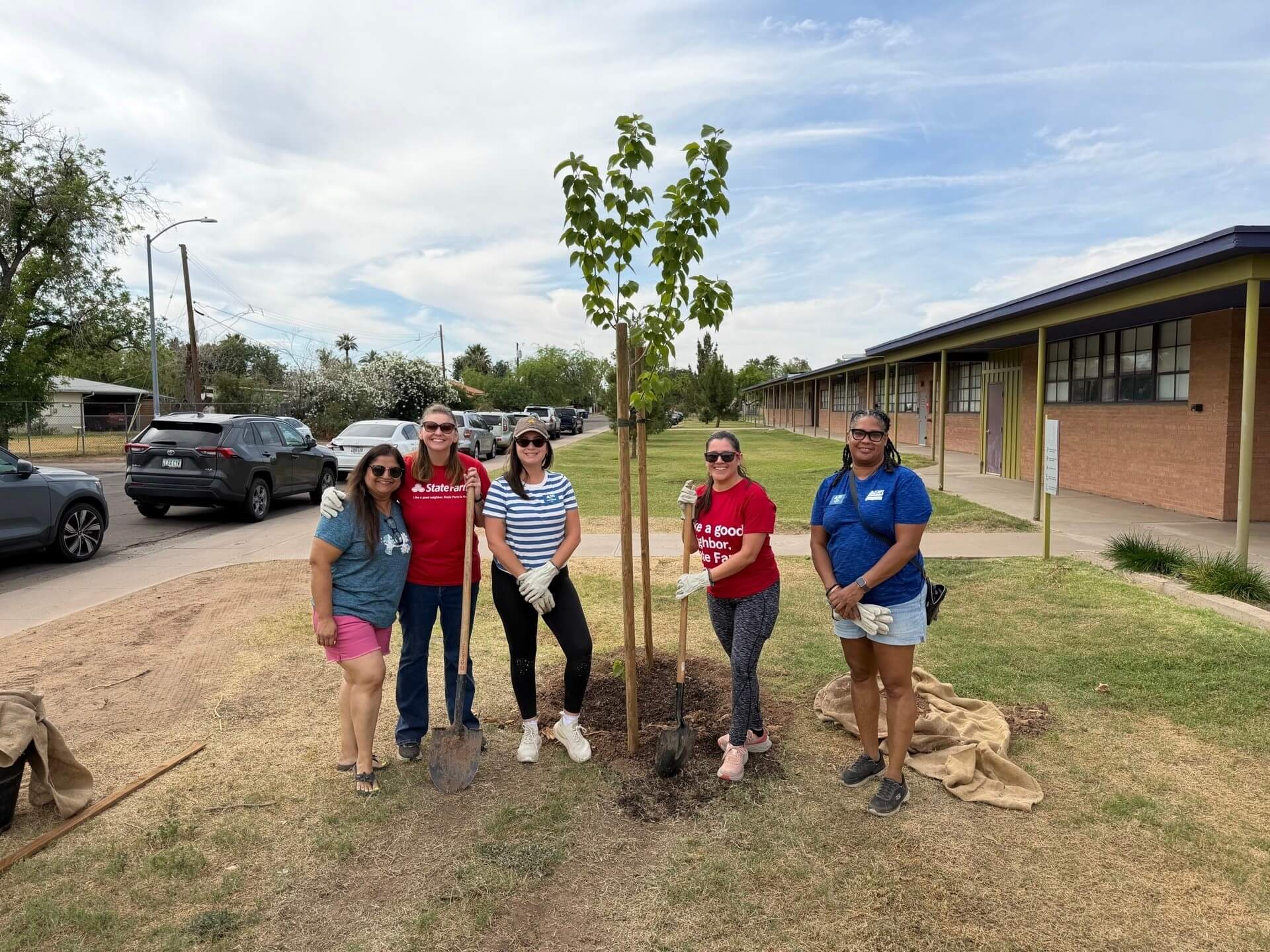 Tempe Leadership tree planting day